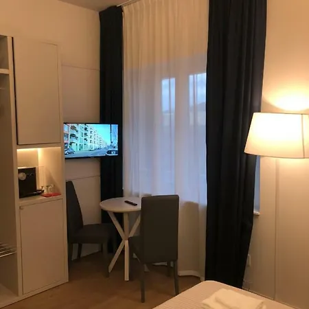 Bed & Breakfast Living 2